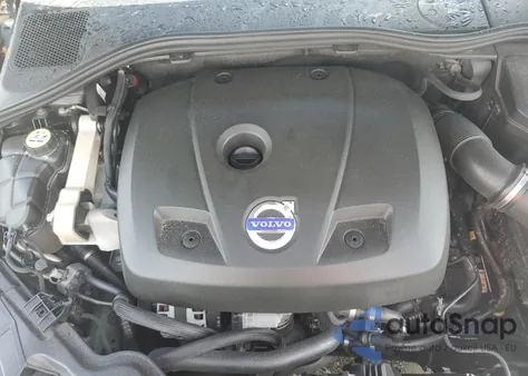 2015 Volvo S60 Platinum z USA, uszkodzony, nr VIN YV140MFMXF2341108